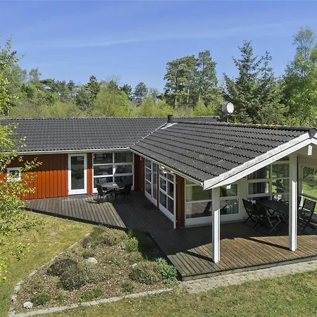 1505-aakirkeby-sluseparken-8-a * Vester Somarken